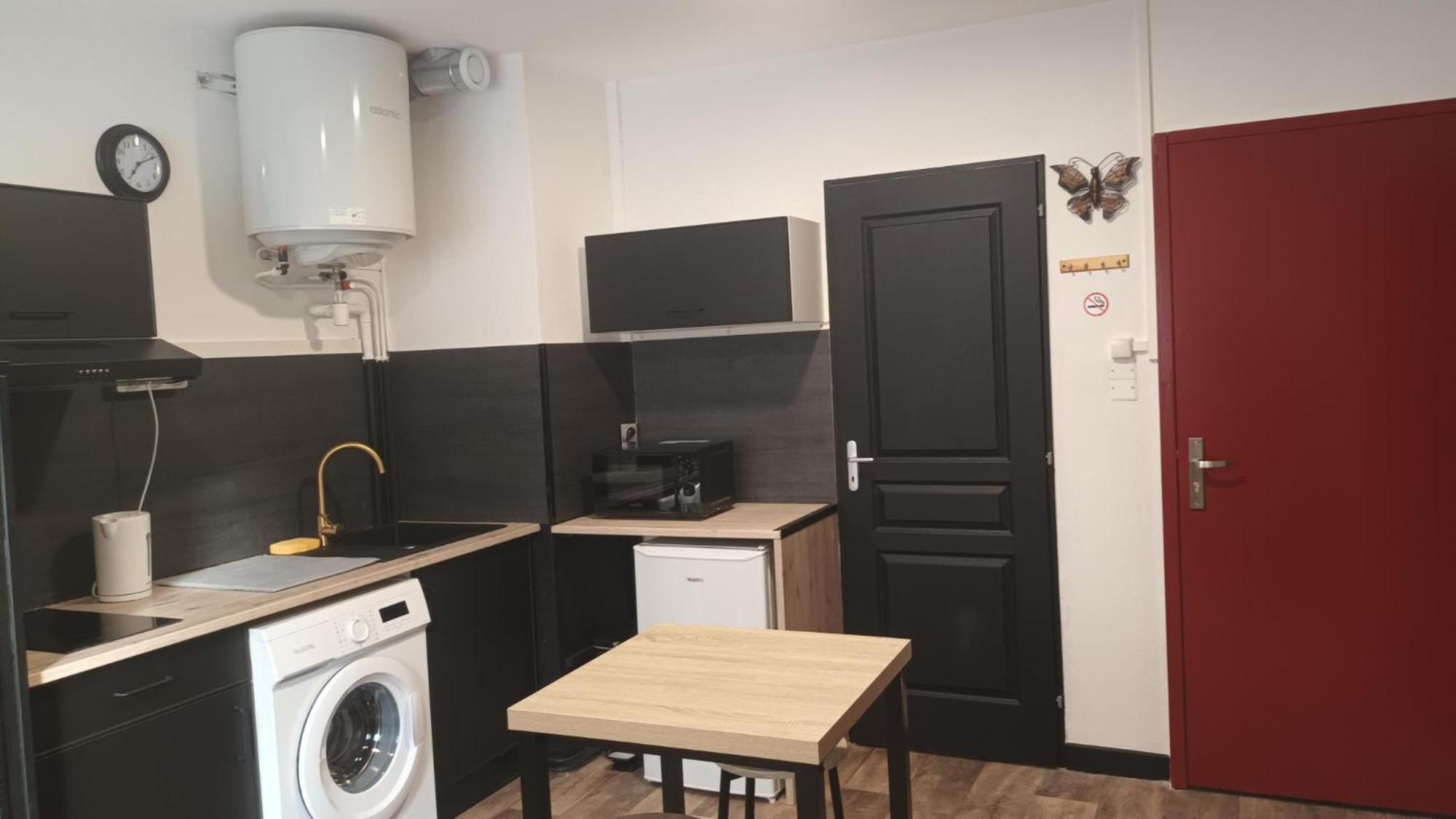 Appartement T1 Proche De Vulcania Pontaumur Eksteriør billede