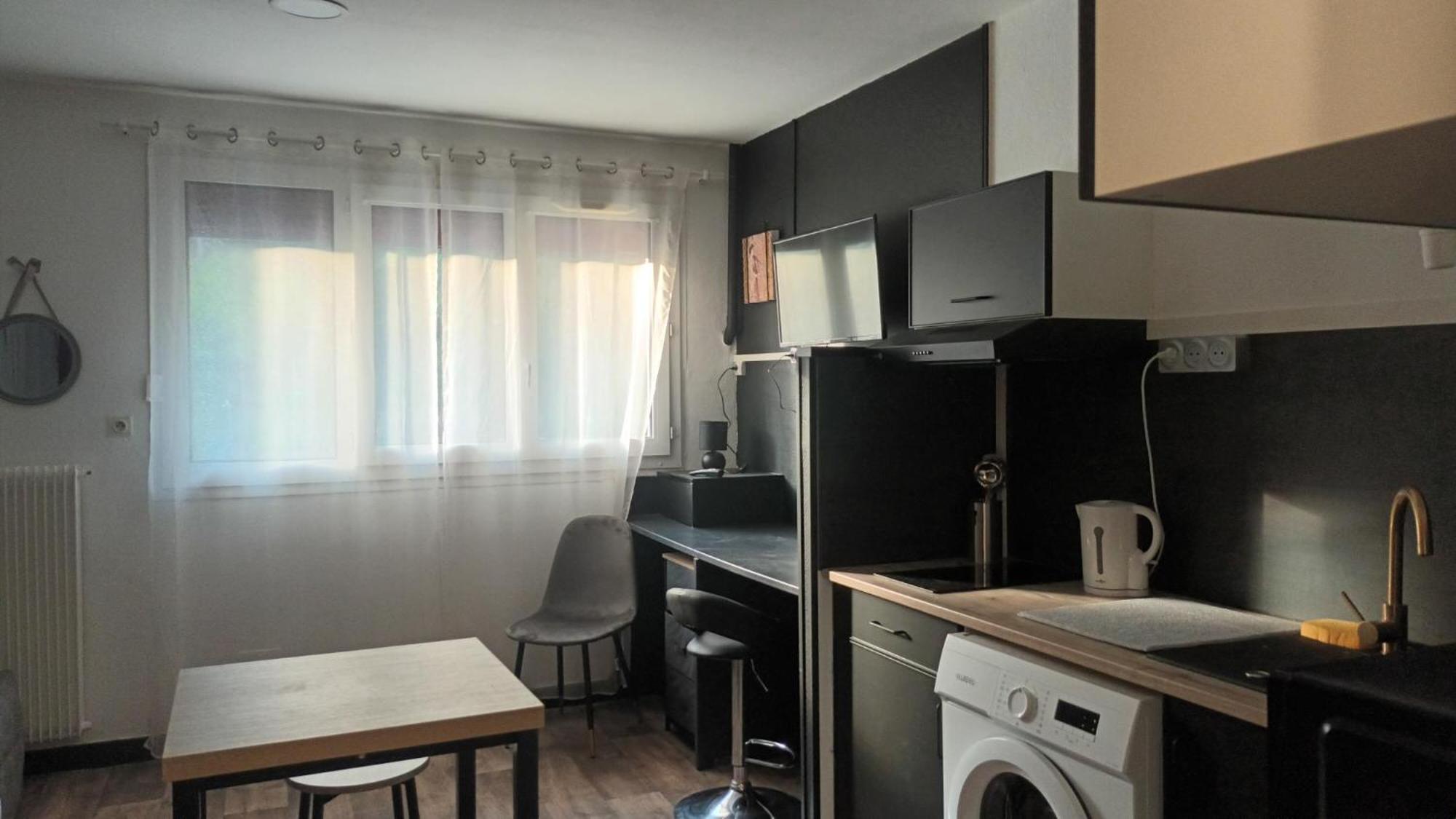 Appartement T1 Proche De Vulcania Pontaumur Eksteriør billede