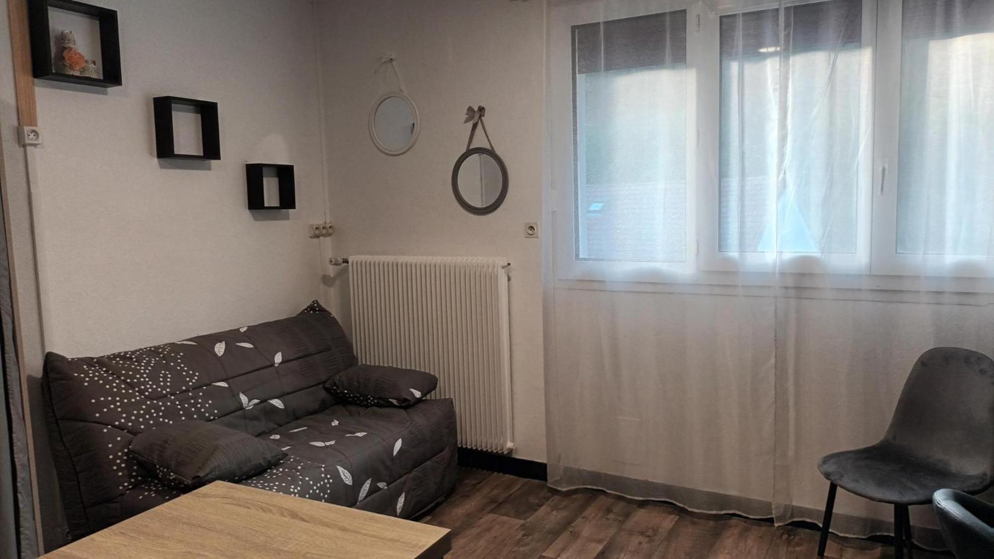 Appartement T1 Proche De Vulcania Pontaumur Eksteriør billede