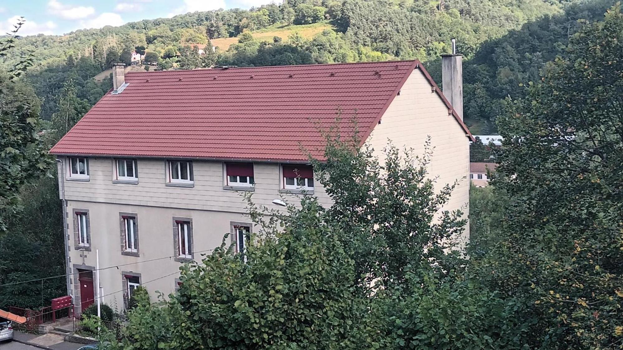 Appartement T1 Proche De Vulcania Pontaumur Eksteriør billede
